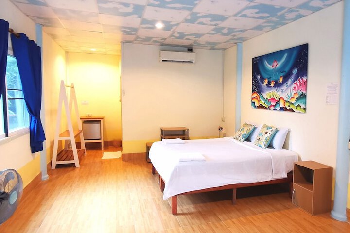 Room 15 of 118