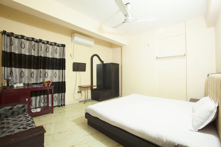 Room 11 of 27