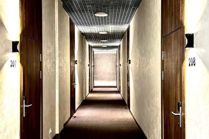 Ballroom/Hall 16 of 17