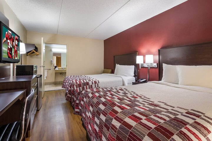 Deluxe Double Bed (4 of 13)