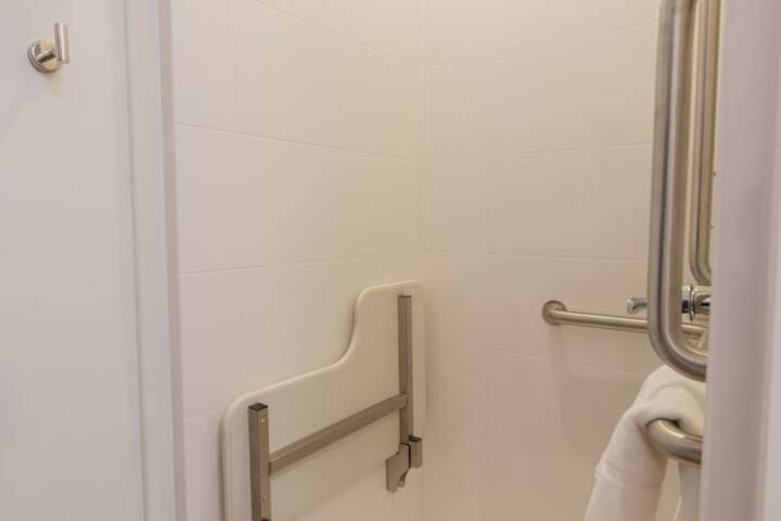 Room 67 of 80