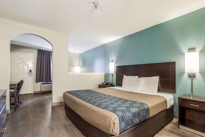 1 King Bed (3 of 13)
