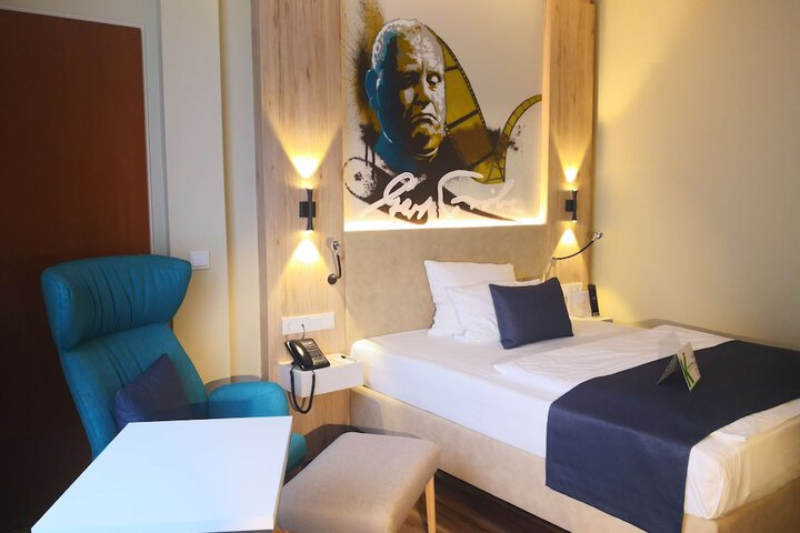 Room 25 of 69