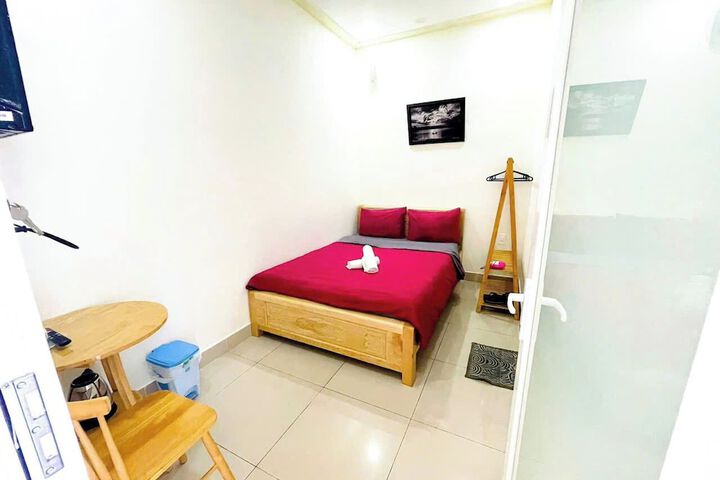 Room 2 of 8