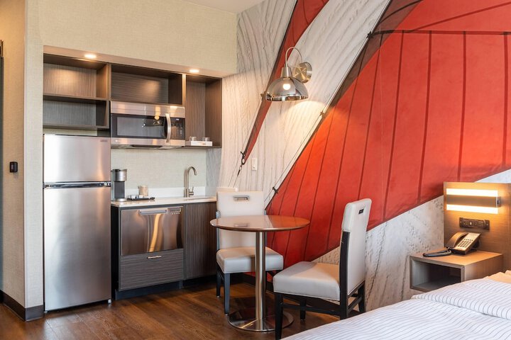 Room 16 of 34