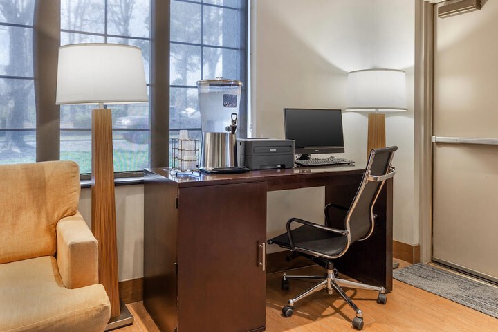 Business Center 53 of 59