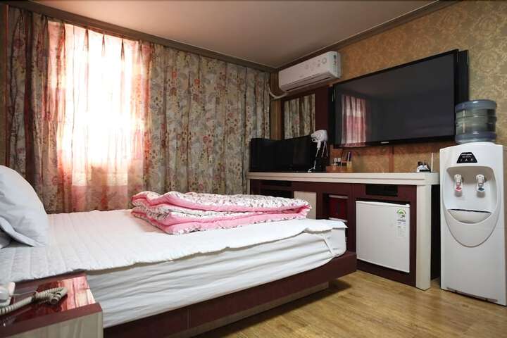 Room 22 of 26