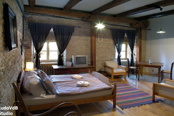 Room 15 of 113