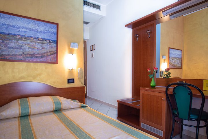 Room 5 of 33
