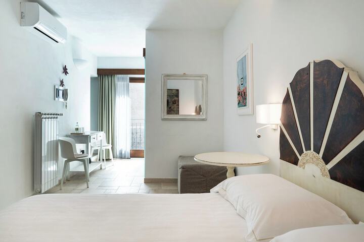 Room 28 of 92