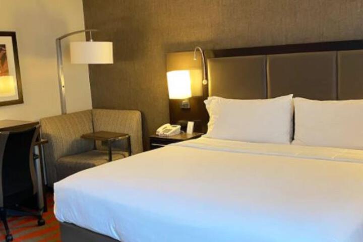 Standard Room, King or Two Doubles (3 of 4)
