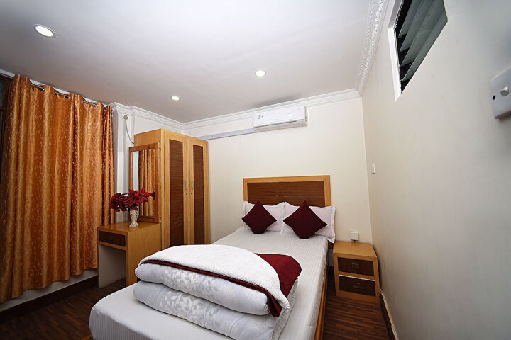 Room 11 of 20