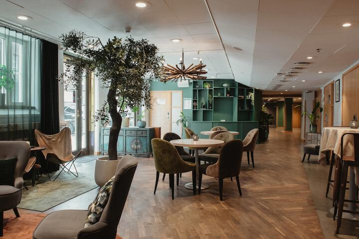Guest Lobby