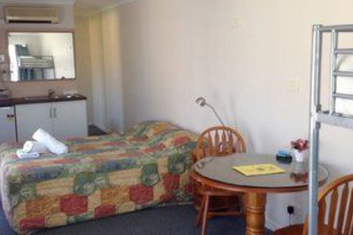 Room 2 of 2