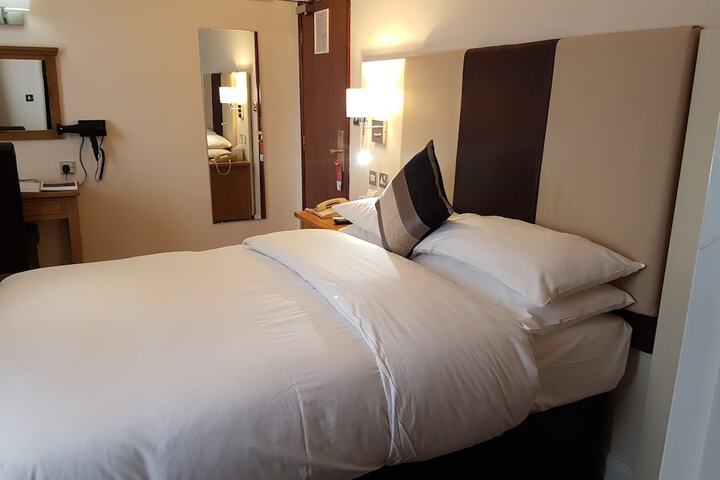 Room 11 of 75