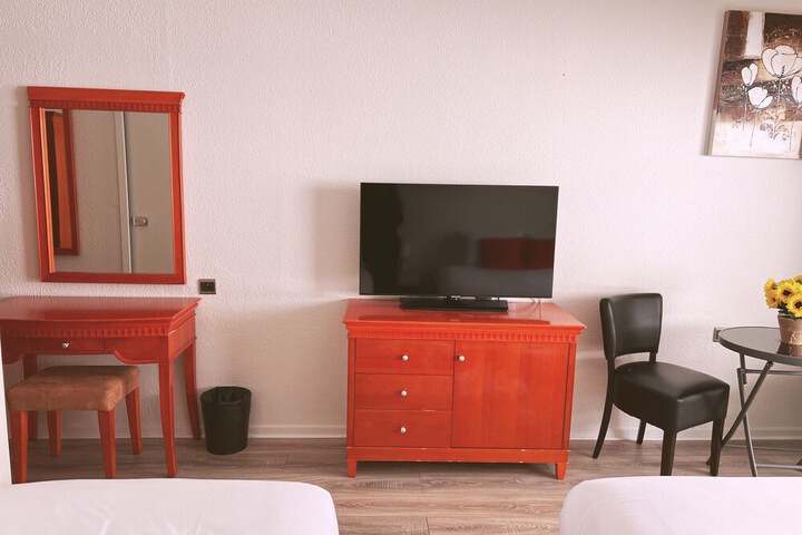 Room 9 of 128