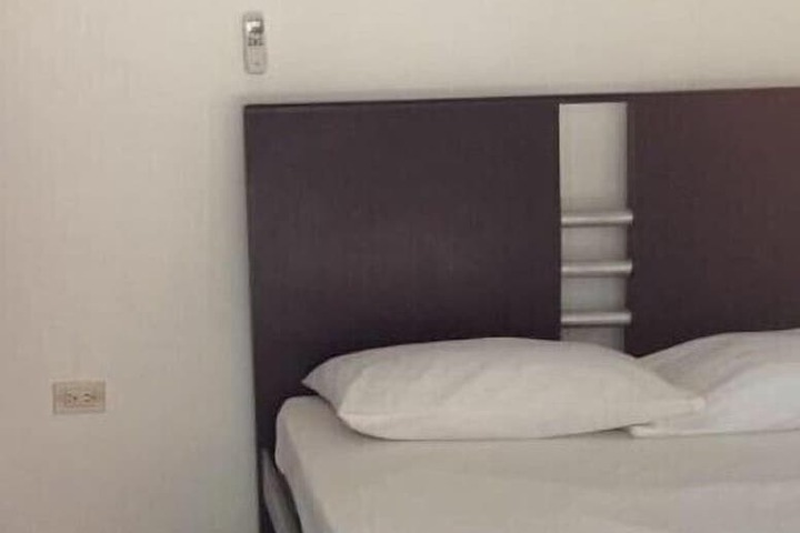 Room 7 of 9