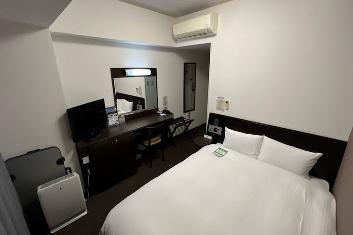 Room 11 of 35