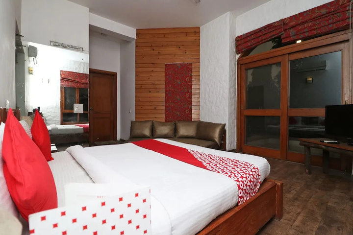 Room 4 of 11