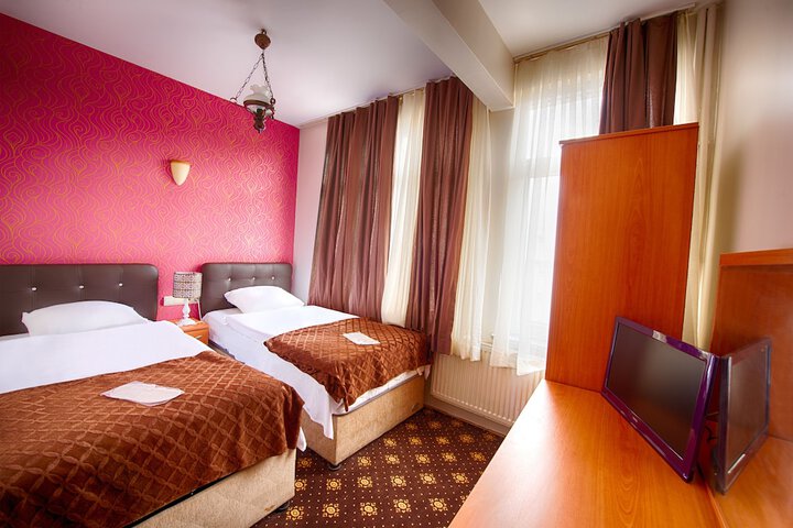 Room 4 of 24