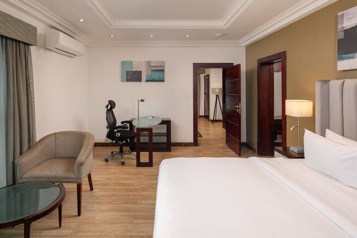 Room 16 of 90