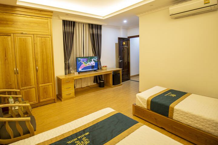 Room 9 of 38