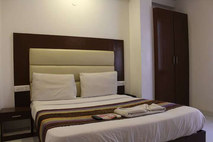 Room 9 of 21