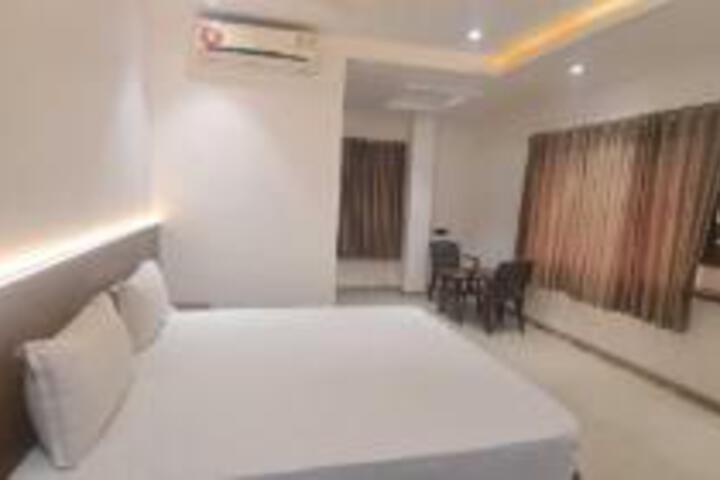 Room 9 of 11