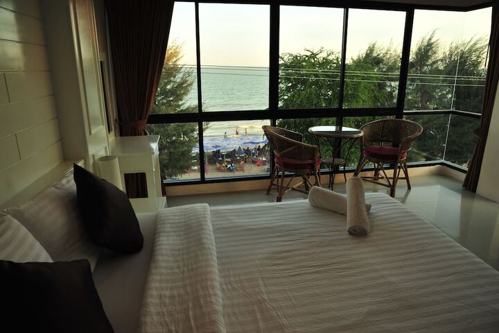 Room 16 of 30