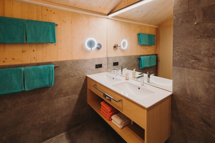 Room 73 of 117