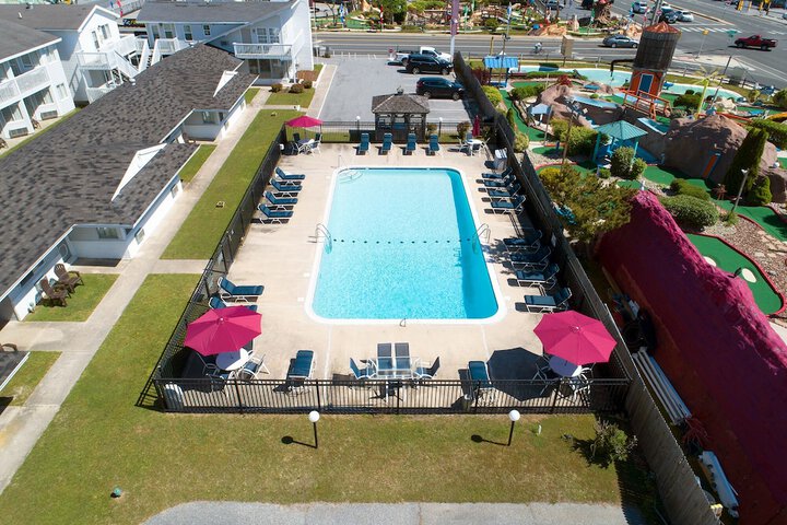 Pool 10 of 17
