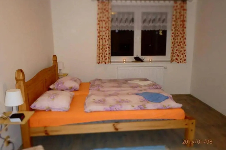 Room 4 of 16