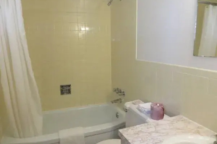 Room 4 of 9
