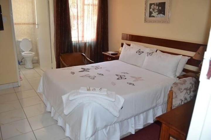 Room 4 of 25