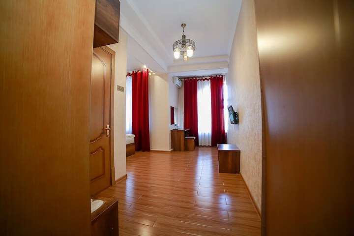 Room 15 of 34