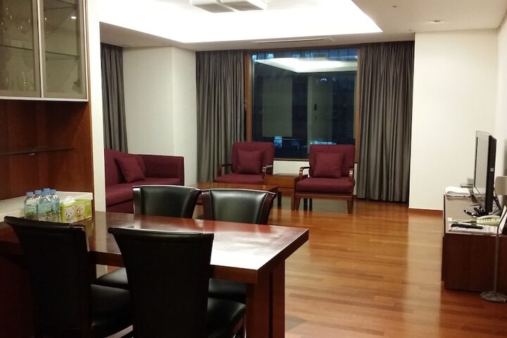 Room 17 of 34