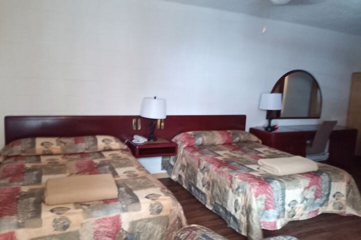 Room 10 of 33