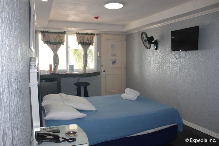 Room 28 of 83