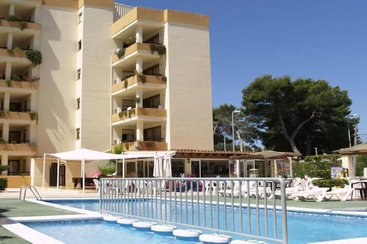 Pools & Facilities