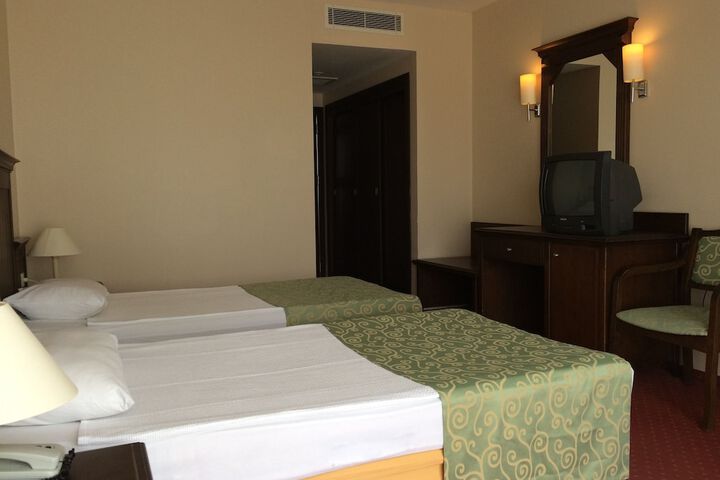 Room 5 of 40
