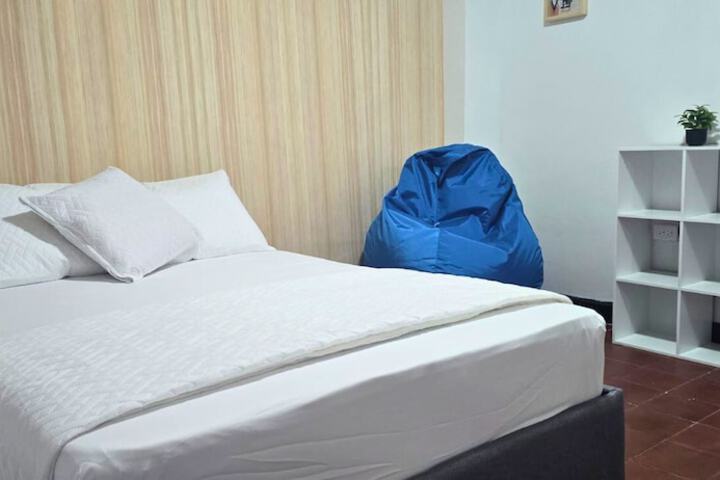 Room 6 of 25