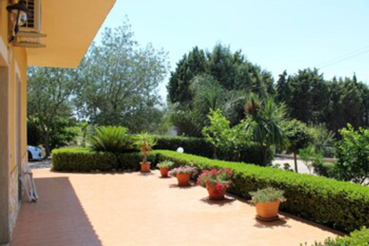 Hotel Exterior 11 of 39