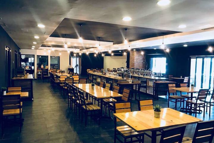 Dining Photos