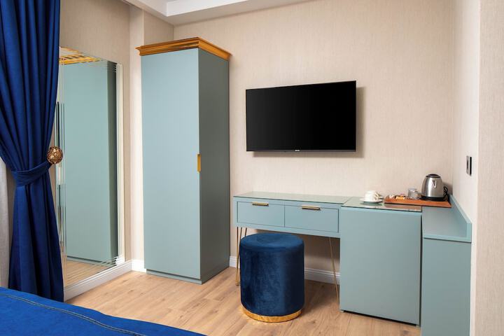Room 7 of 72