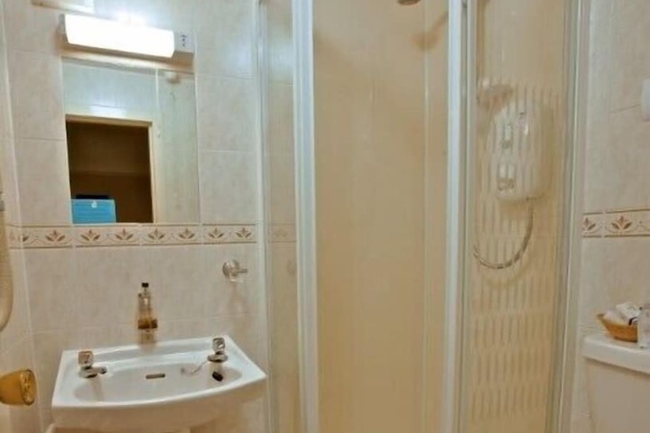 Room 12 of 22