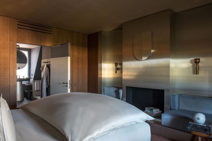 Room 5 of 48
