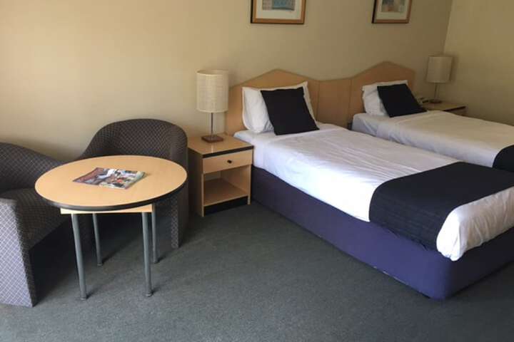 Room 10 of 34