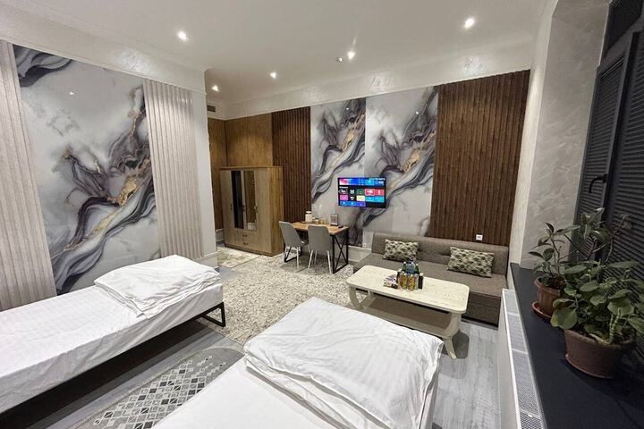 Room 4 of 17
