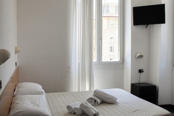 Room 2 of 33