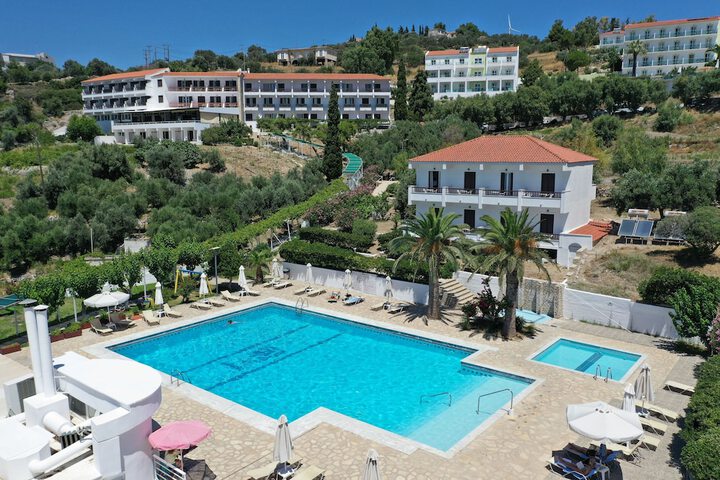 Hotel Pool